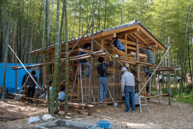 京都建築専門学校の木工コースの授業