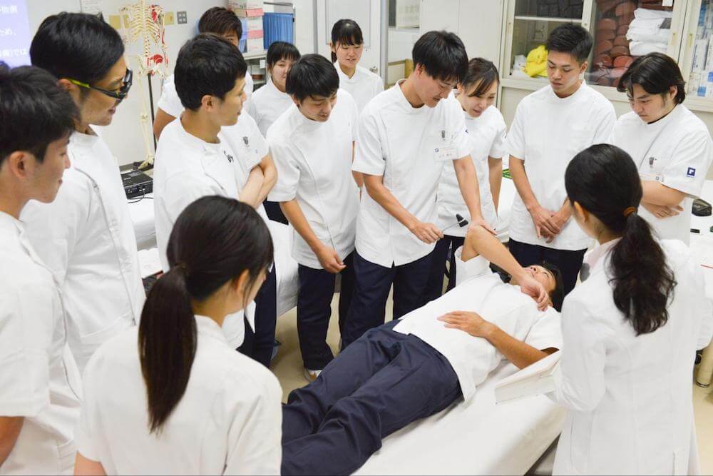 履正社国際医療スポーツ専門学校 理学療法学科の授業風景