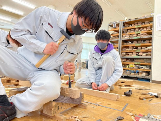 海工業専門学校金山校の授業風景