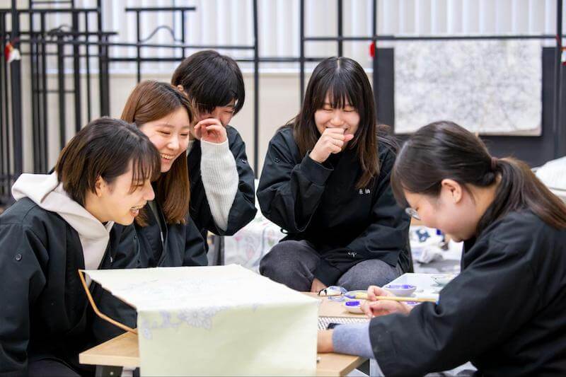 京都伝統工芸大学校の授業風景