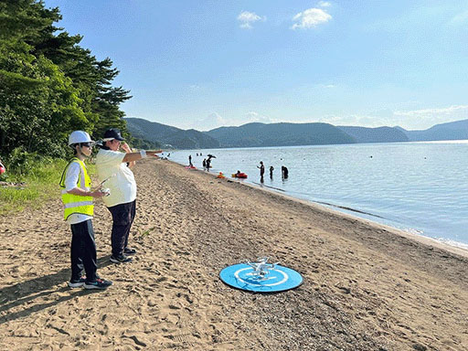 海辺でのドローン実習