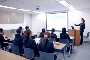 %e3%82%bb%e3%83%9f%e3%83%8a%e3%83%bc%e4%bc%9a%e5%a0%b4%e5%86%85%e9%a2%a8%e6%99%af